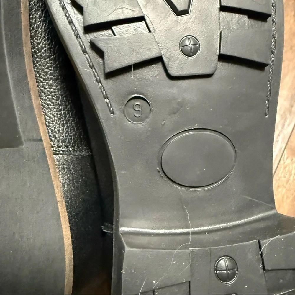 NWOT Cruza Black Leather Chelsea Boots size 9